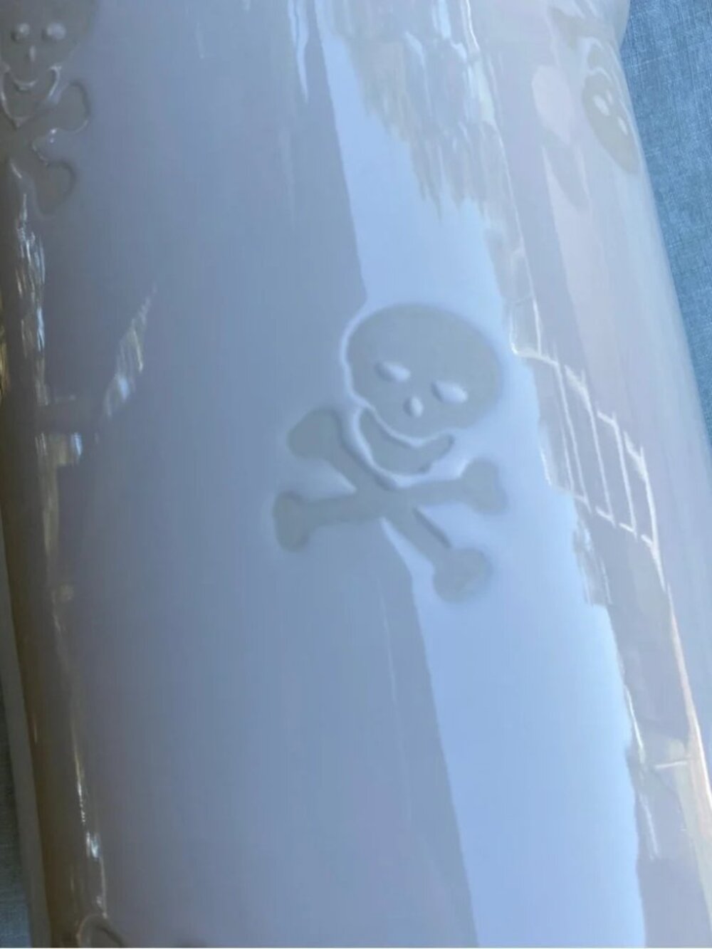 Chantal white glazed skull crossbones utensil crock Sample Piece - Picture 3 of 5